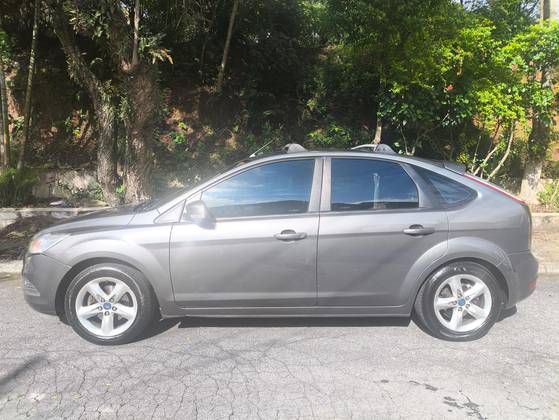 FORD FOCUS 2.0 GLX 16V FLEX 4P AUTOMÁTICO